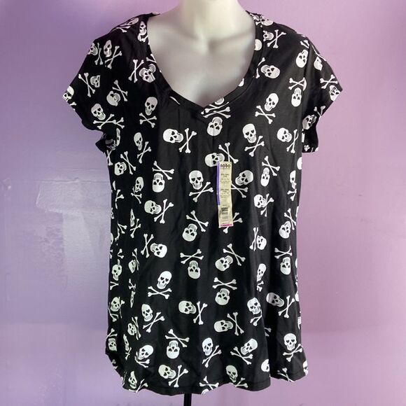 No Boundaries Women's Black Skull Graphic T-Shirt Size 2XL Goth Punk Tee - Picture 1 of 3